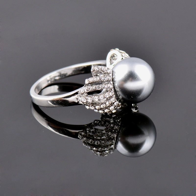 Vintage Jewelry Hollow Flower Rings for Women with Zircon and Pearl in Gold Color