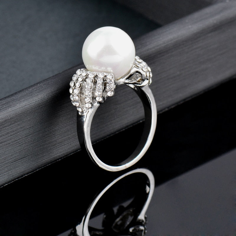 Vintage Jewelry Hollow Flower Rings for Women with Zircon and Pearl in Gold Color