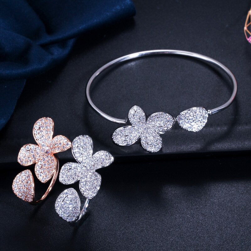 Luxury Jewelry Orchid Flower Crystal Bangle Bracelet for a Friend with Zircon in Silver Color