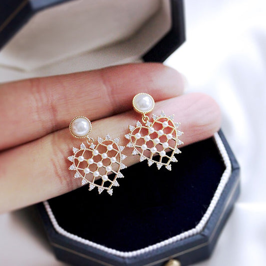 Fashion Jewelry Hollow Heart Drop Earrings for Women in Gold Color
