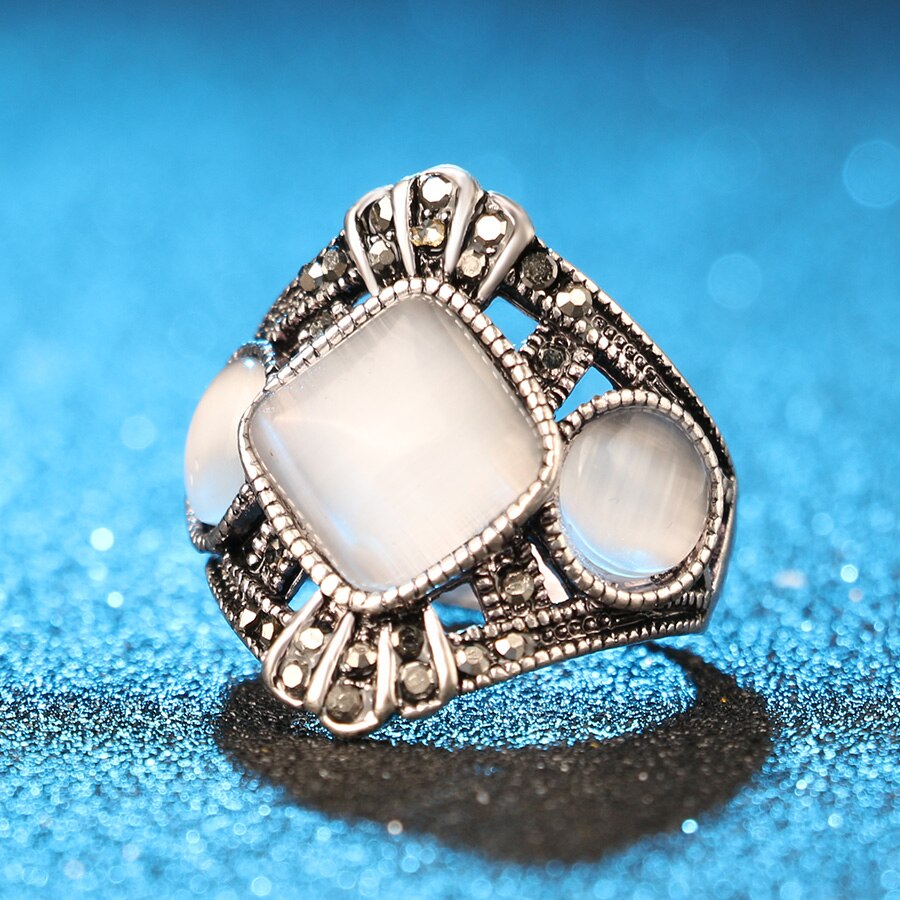 Vintage Jewelry Opal Rings For Women with Retro Oval Stone in Silver Color