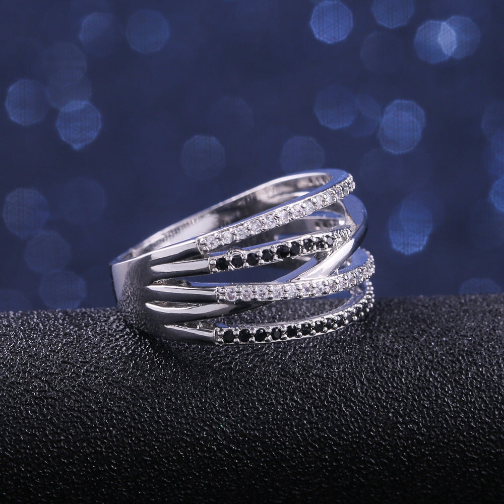 Fashion Jewelry Elegant Winding Puzzle Ring for Women with Zircon in Silver Color
