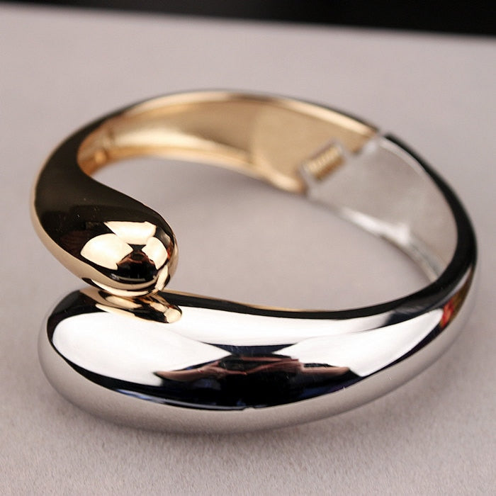 Fashion Jewelry Alloy Simple Bangles Bracelets for Women in Gold Color