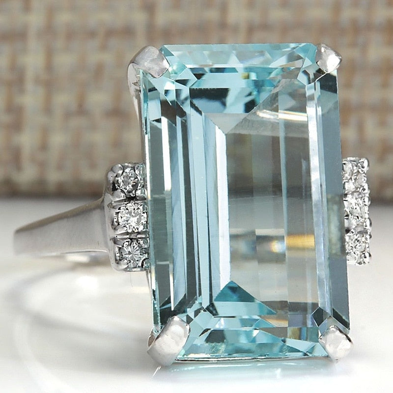 Fashion Jewelry Huge Radiant Cut Sky Blue Zircon Cocktail Rings for Women in Silver Color