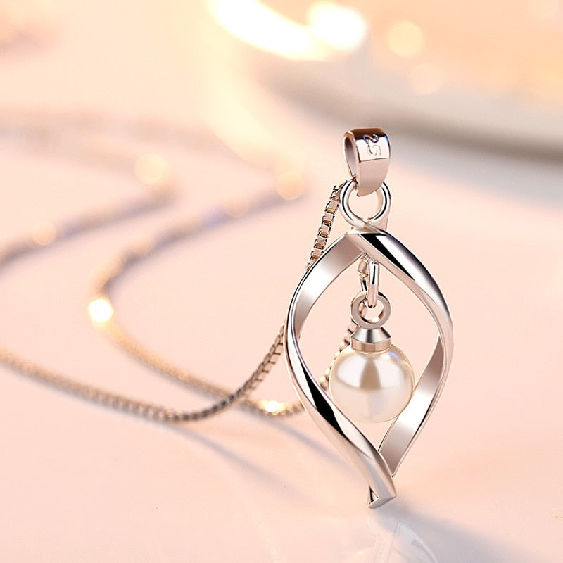Fine Jewelry Irregular Pearl Pendant Necklace for Women with Zircon in 925 Sterling Silver