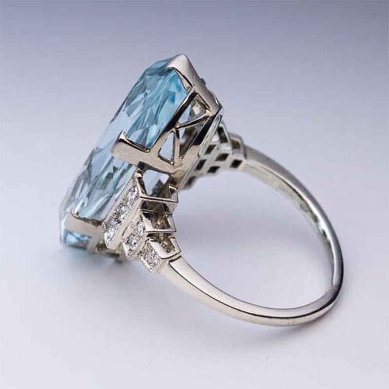 Luxury Jewelry Big Oval Cut Sky Blue Zircon Engagement Ring for Women in Silver Color