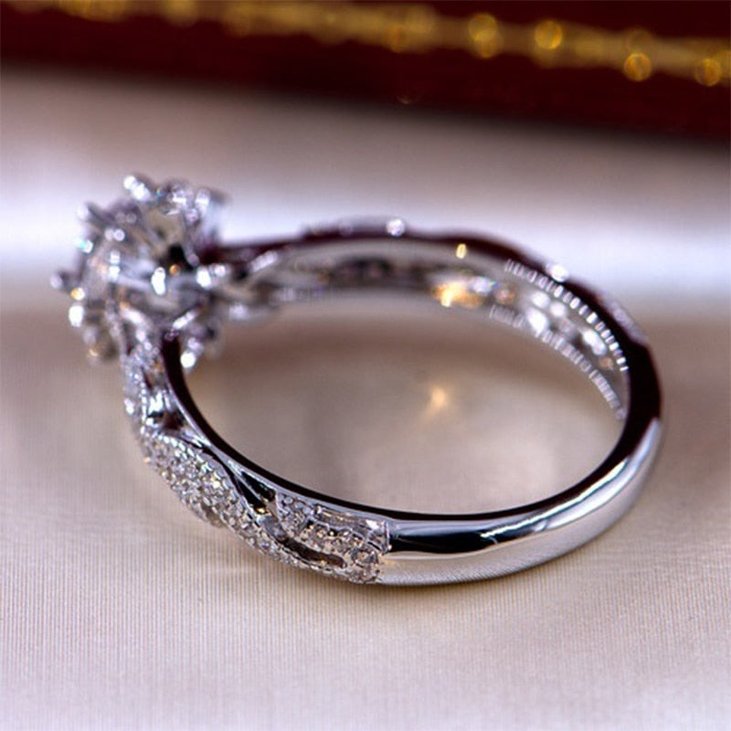 Engagement Jewelry Unique Bright Snowflake Cubic Zircon Engagement Ring for Women