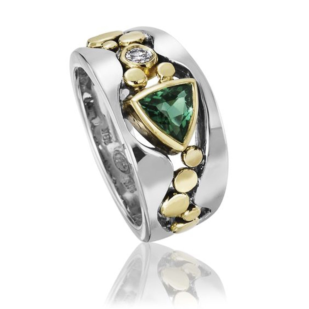 Statement Jewelry Trilliant Cut Gemstones Ring for Women with Zircon in Silver Color