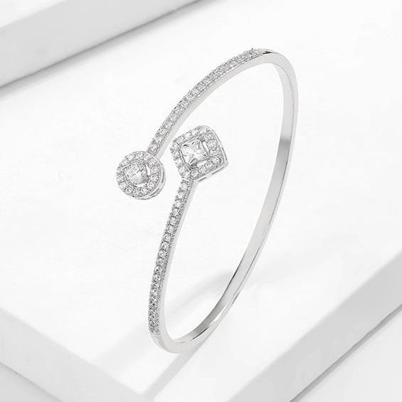 Luxury Jewelry Micro Pave Shiny Crystal Bangle Bracelet for a Friend with Zircon in Silver Color
