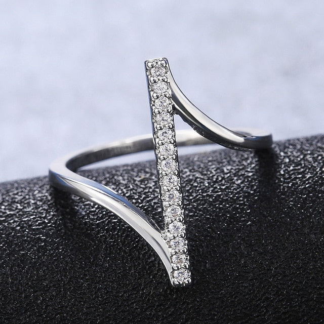 Trendy Jewelry Simple Geometric Design Ring for Women with Zircon in Silver Color