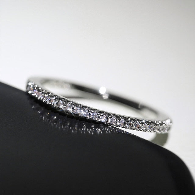 Fashion Jewelry Minimalist Thin Band Rings for Women with Zircon in Silver Color