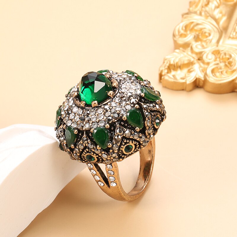 Vintage Jewelry Antique Flower Ring with Natural Green Stone in Gold Color