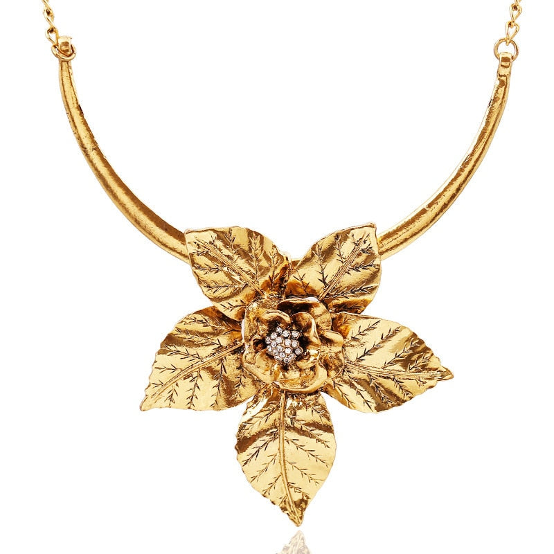 Statement Jewelry Vintage Big Flower Pendant Necklace for Women in Gold Color