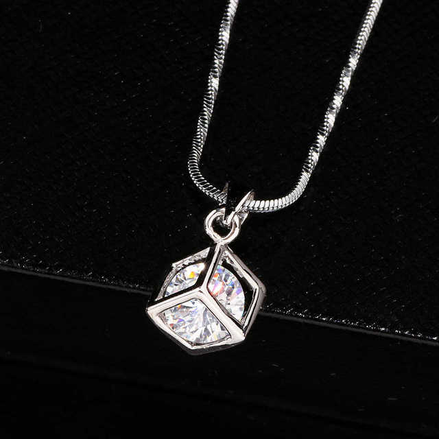 Fashion Jewelry Simple Cubic Zirconia Pendant Necklace for Women in Silver Color