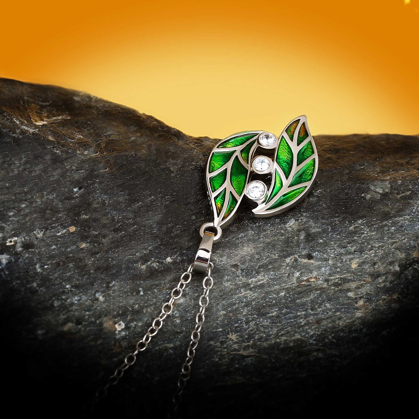 Fashion Jewelry Green Leaves Enamel Pendant Necklaces in 925 Sterling Silver