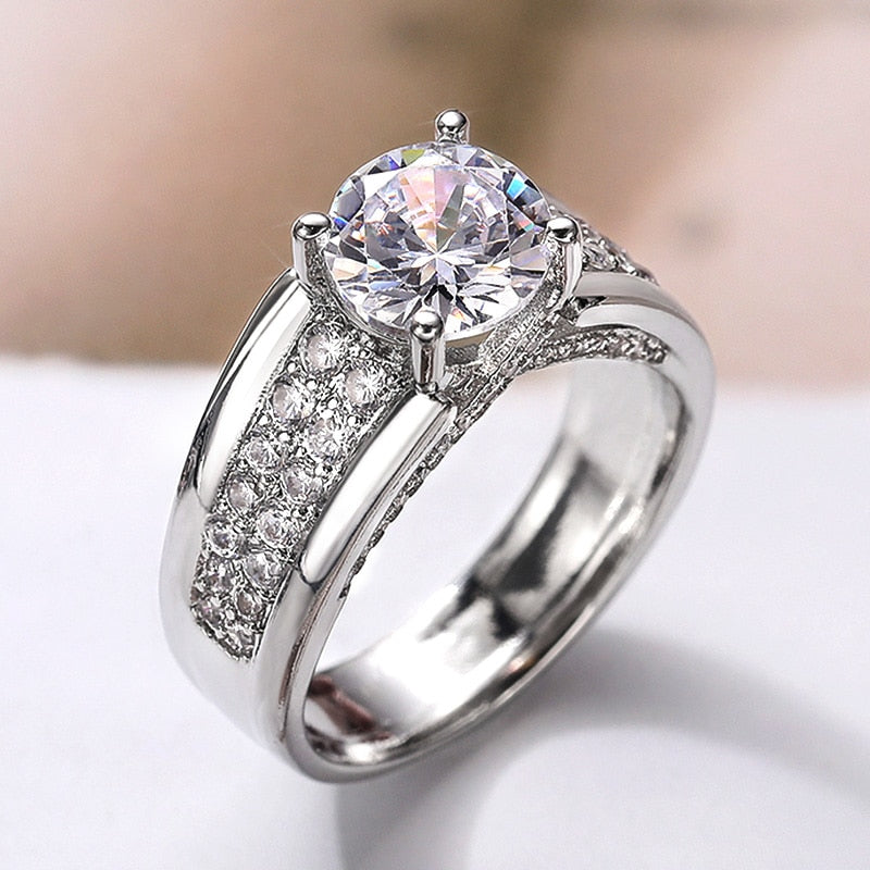 Luxury Classic Engagement Rings for Women with Zircon in Silver Color