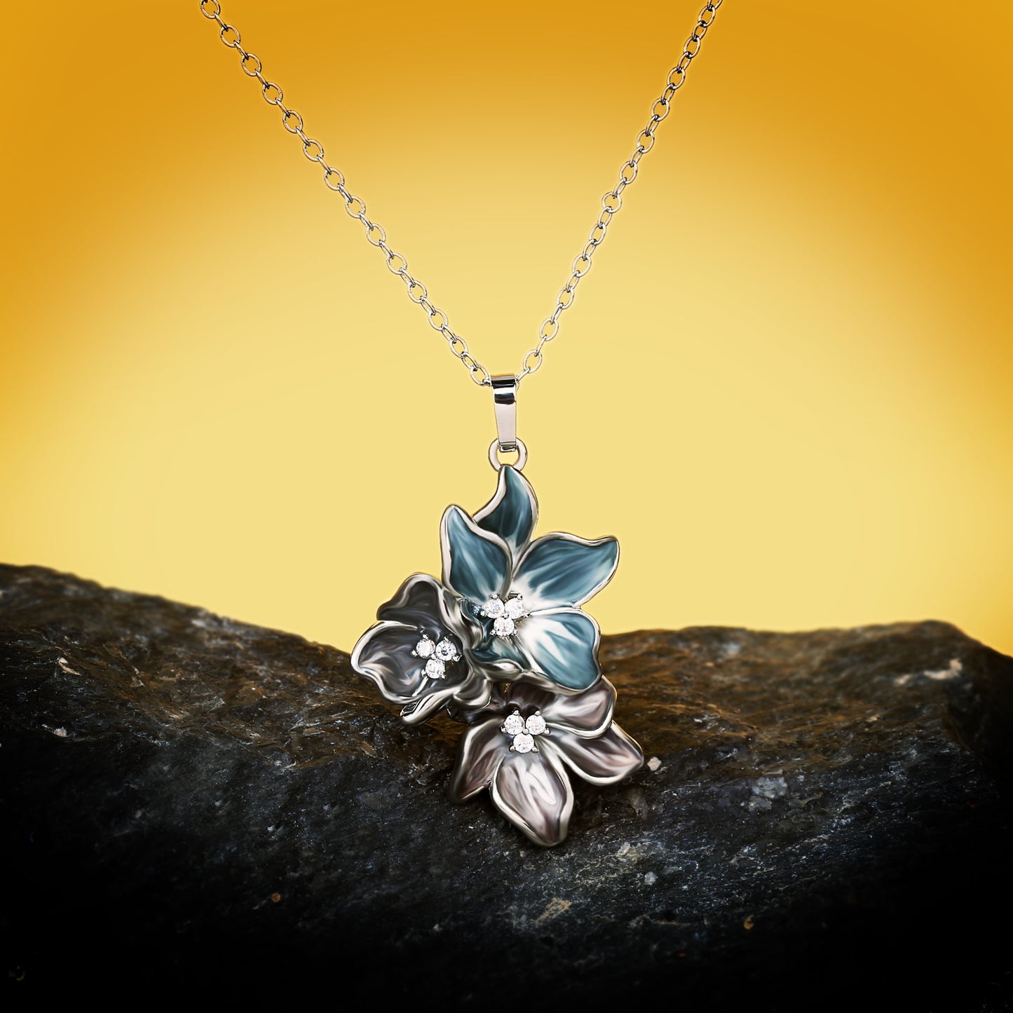 Fashion Jewelry Elegant Flower Enamel Pendant Necklaces in Silver Color