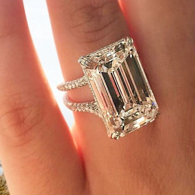 Fashion Jewelry Classic Emerald Cut Zircon Cocktail Ring for Women in Silver Color