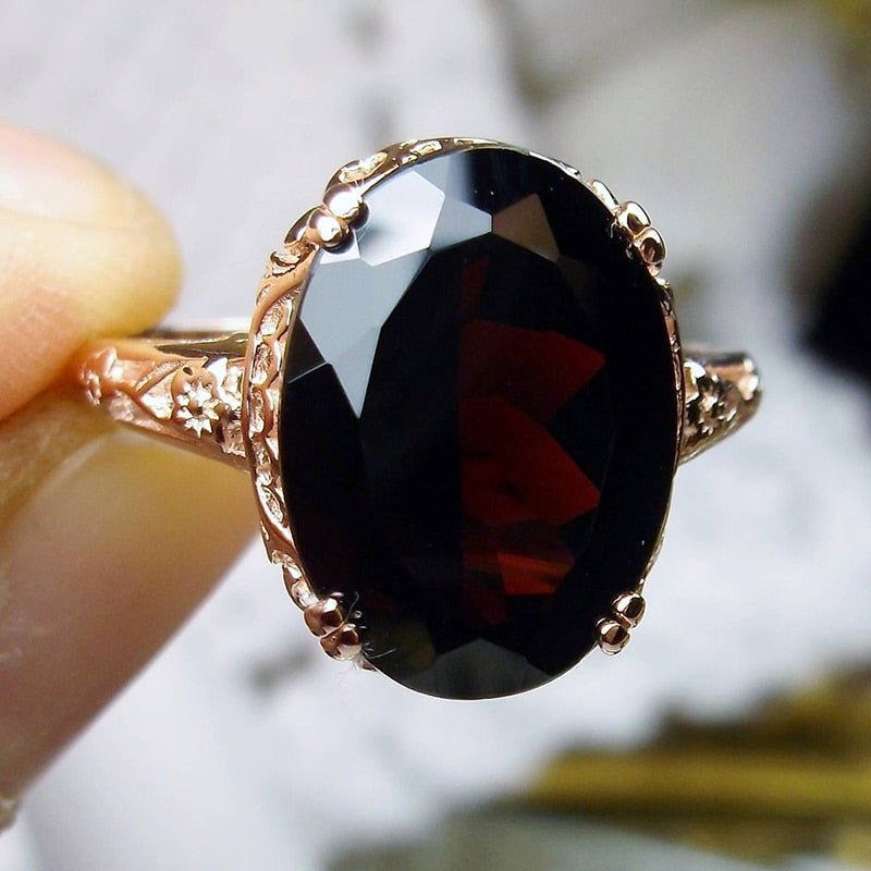 Vintage Jewelry Hollow Black Round Cut Acrylic Cocktail Ring as Party Accessories