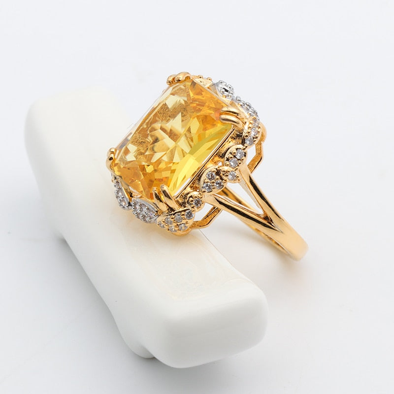 Vintage Jewelry Yellow Cocktail Rings for Women with Cubic Zircon in Gold Color