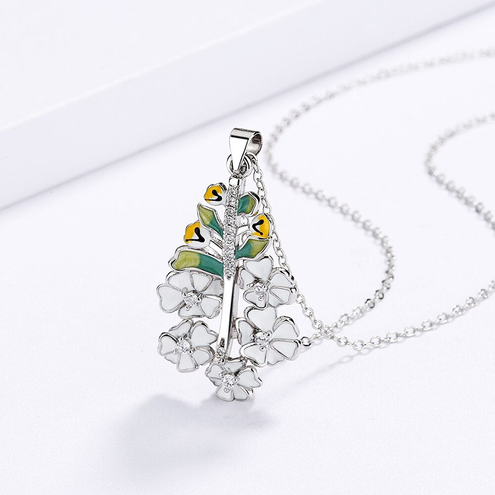 Exquisite White Flower Enamel Pendant Necklaces with Zircon in 925