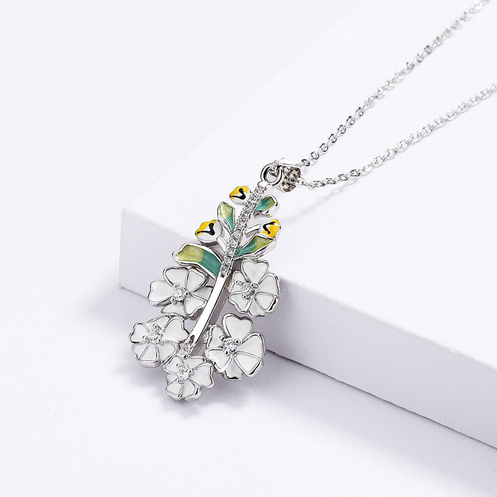 Exquisite White Flower Enamel Pendant Necklaces with Zircon in 925