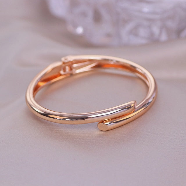 Trendy Jewelry Geometry Round Cuff Bangle Bracelet for Women with Zircon in Gold Color