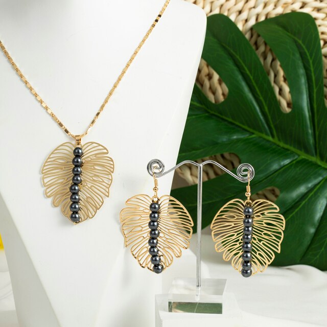 Fashion Jewelry Hollow Leaf Crystal Jewelry Set for Women in Gold Color