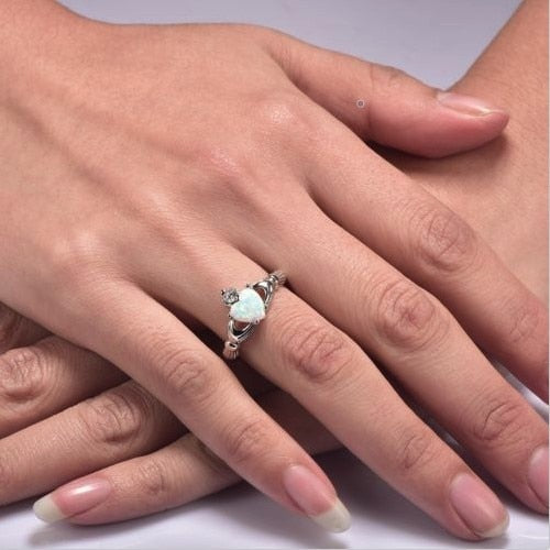 Luxury jewelry Simple White Heart Opal Engagement Rings for Wedding in Gold Color